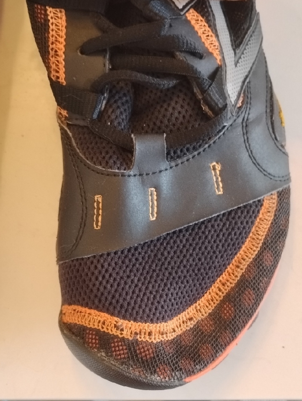 New Balance Minimus Trail Shoes Mens 11 Vibram Black Orange Lightweight - Picture 11 of 14